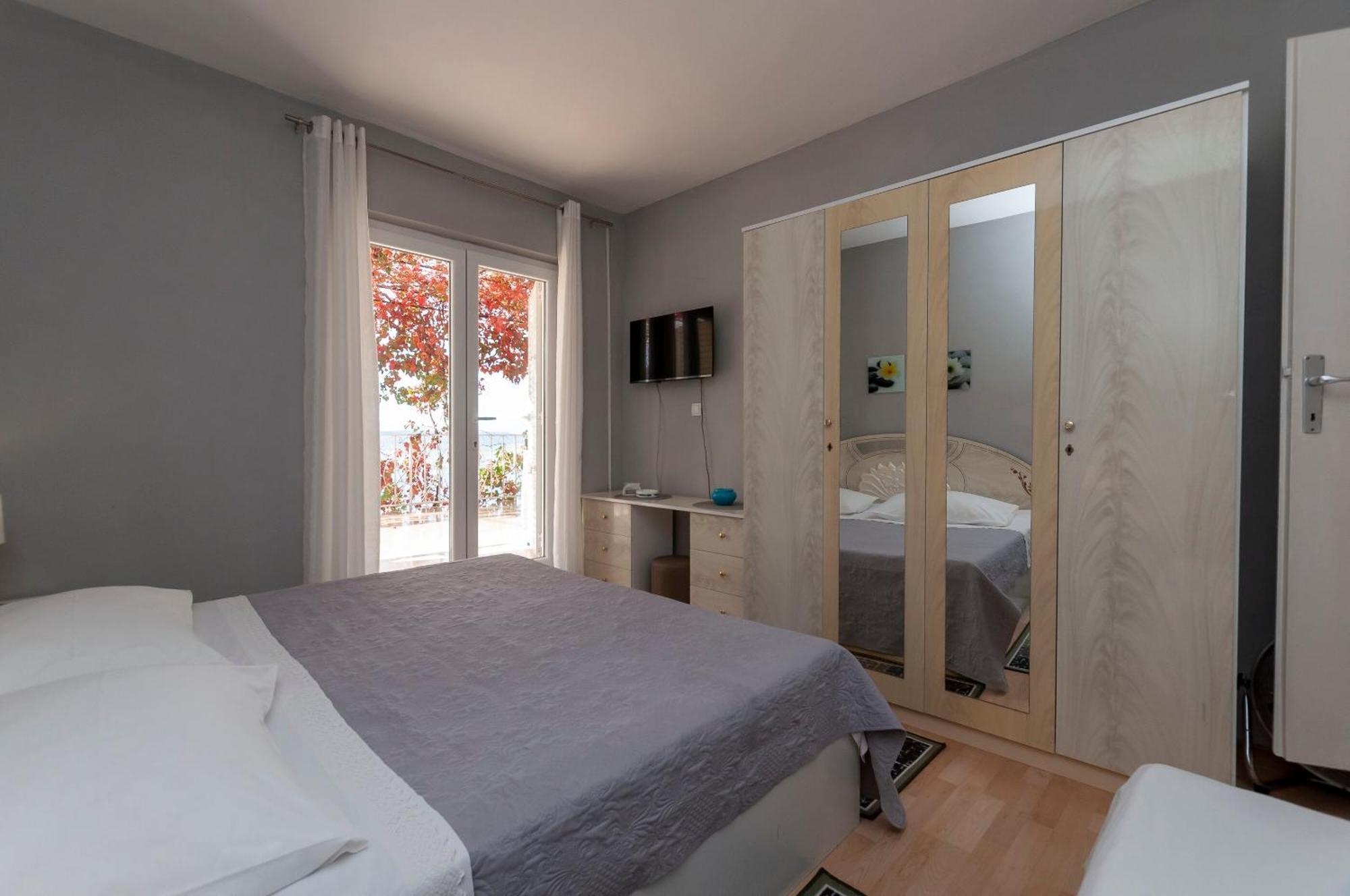 Apartment And Rooms Tatjana Omis Luaran gambar