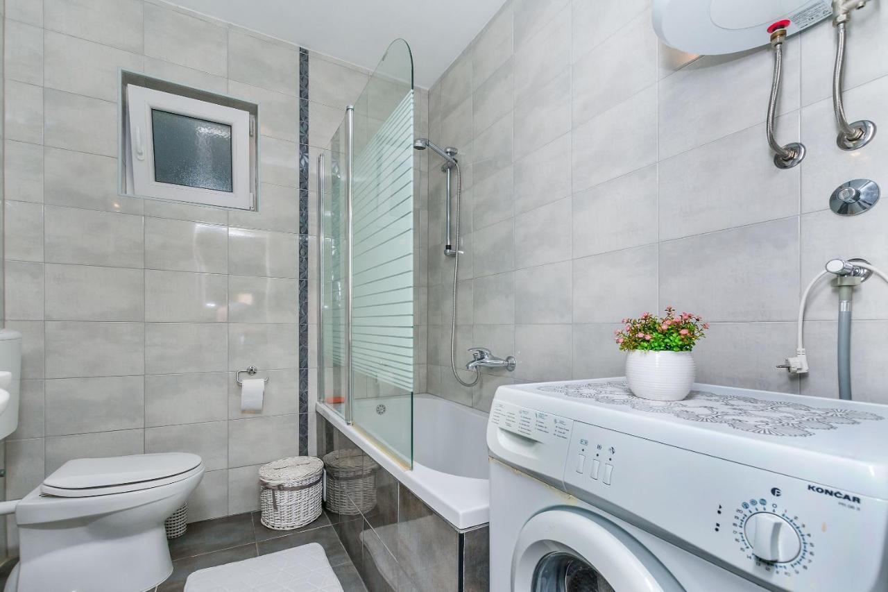 Apartment And Rooms Tatjana Omis Luaran gambar